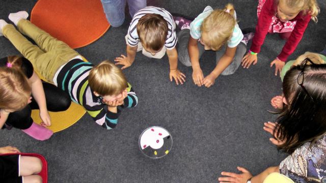 guardería colegio niños juego