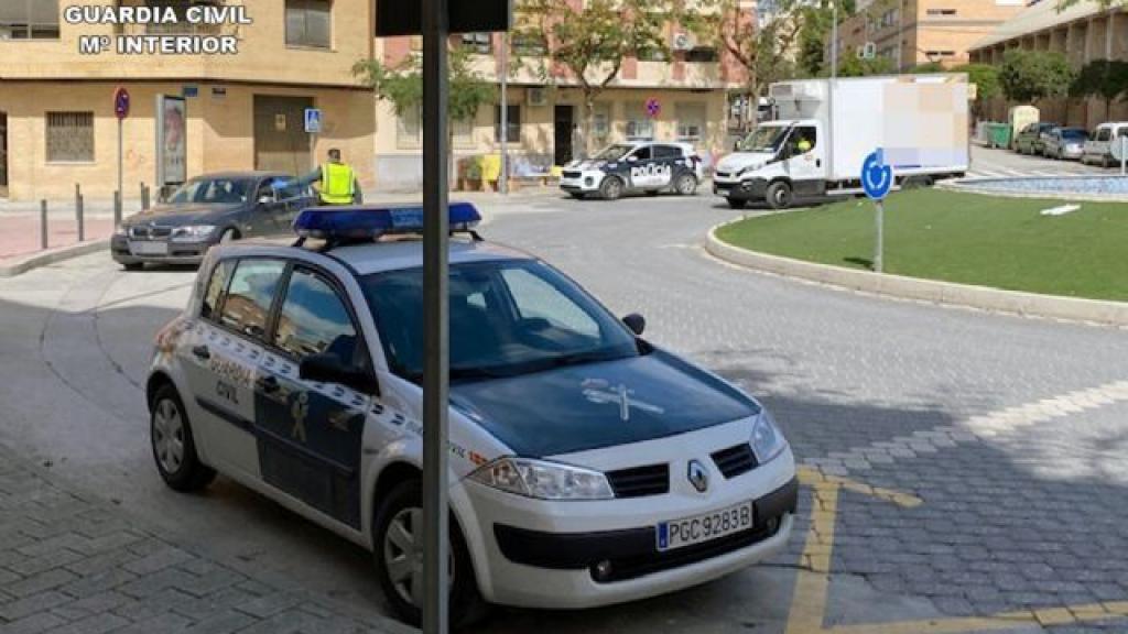 Una patrulla de la Guardia Civil durante un control en las calles de Cieza.