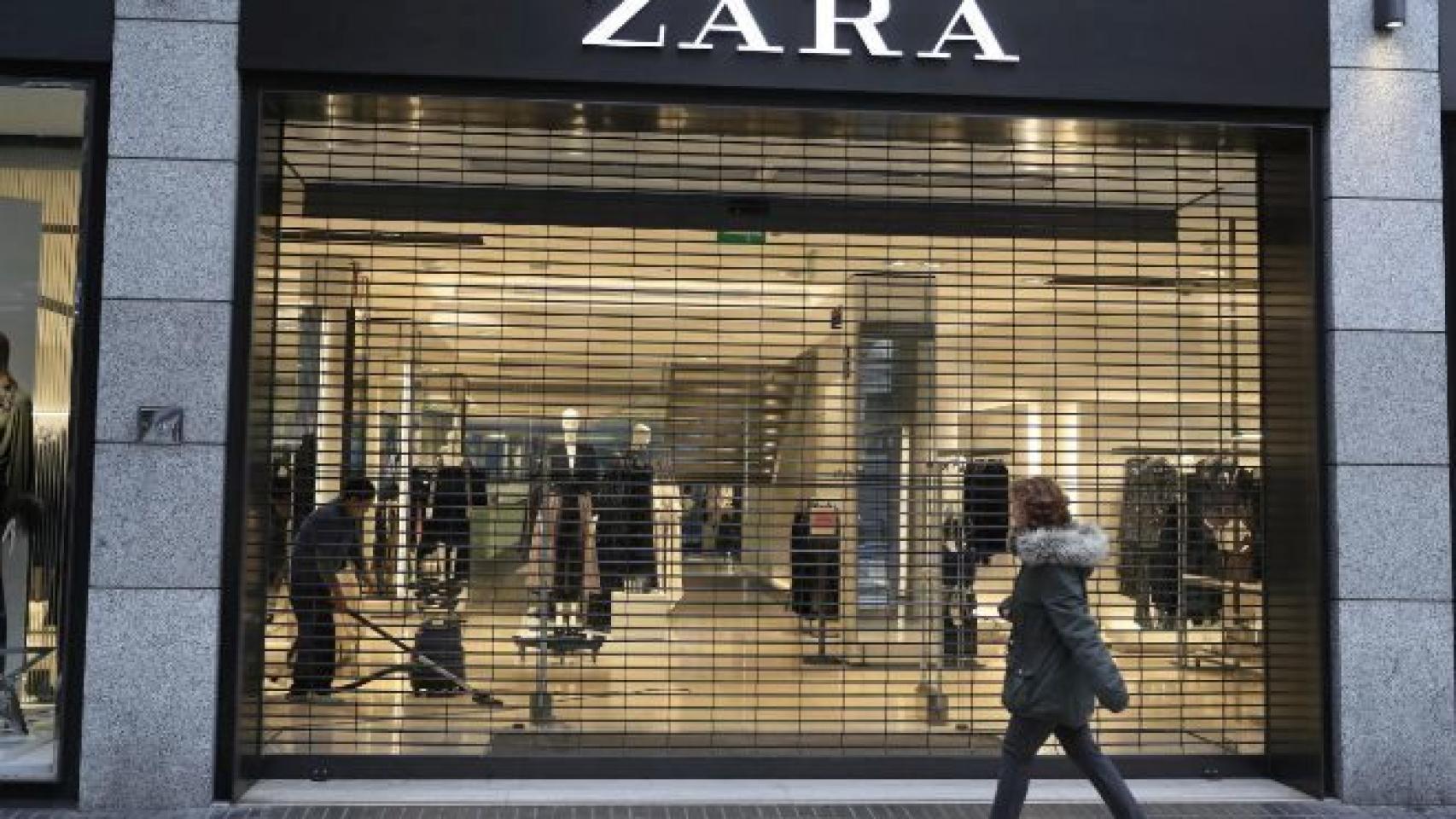Una tienda de Zara cerrada horas antes de que se decretara el estado de alarma.
