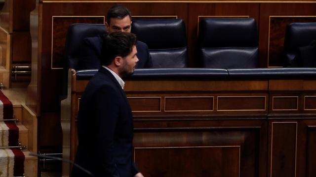 Gabriel Rufián y Pedro Sánchez en el Congreso de los Diputados.