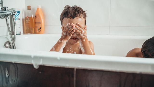 Los accesorios de baño para bebés imprescindibles para el día a día