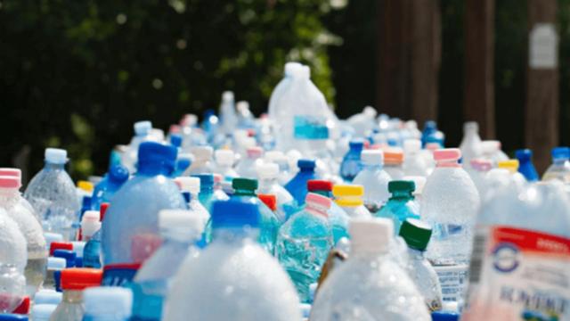 Una nueva vida para el plástico de la mano de la impresión 3D