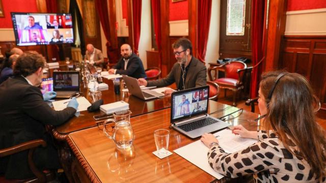 Inés Rey durante una reunión en María Pita.