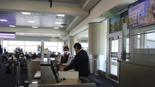 Embarque de un vuelo de Iberia en el aeropuerto de Quito.