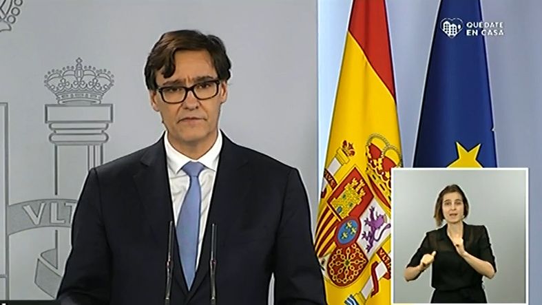 El ministro de Sanidad, Salvador Illa, durante la rueda de prensa este domingo.