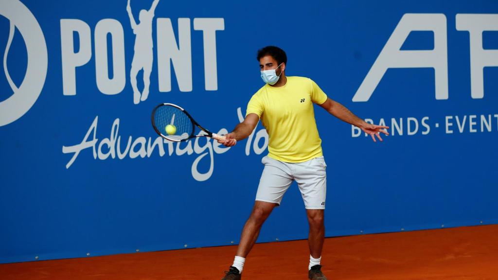 Benjamis Hassan, jugando con mascarilla