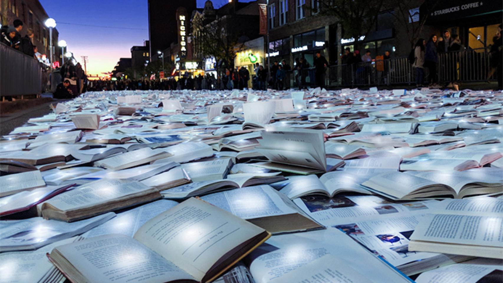 Iniciativa-'Literature-vs-Traffic',-(2018),del-colectivo-artístico-Luzinterruptus