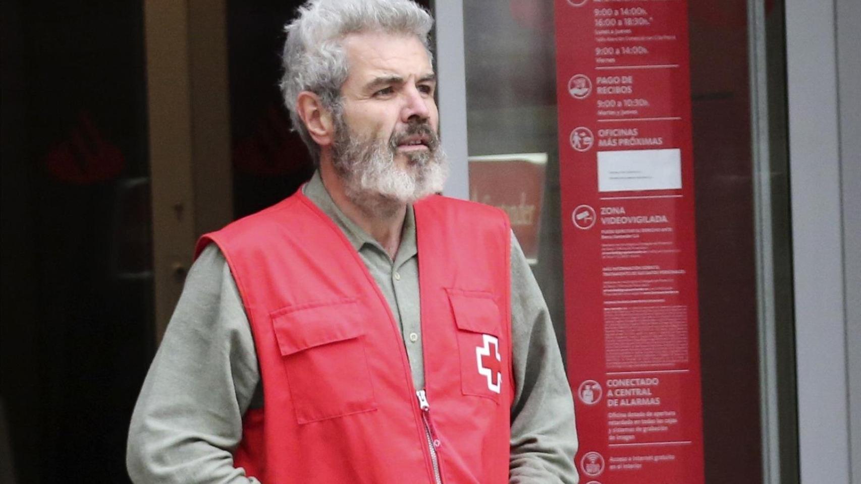 Lorenzo Caprile como voluntario de la Cruz Roja.