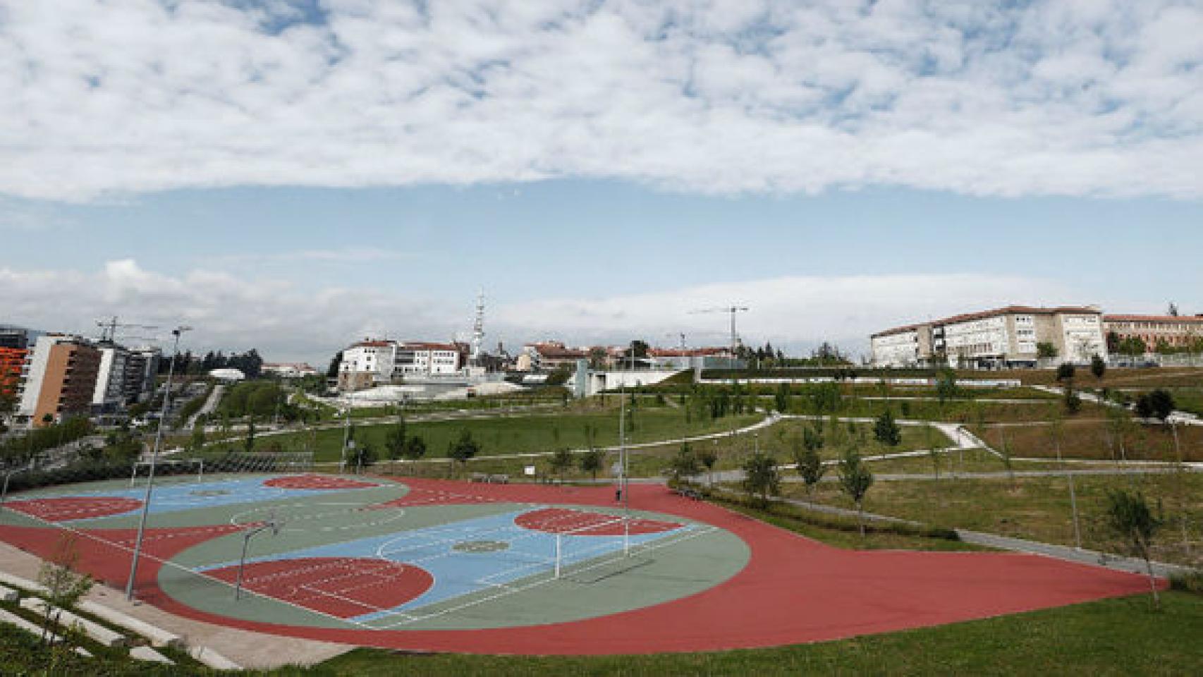 Pistas polideportivas vacías