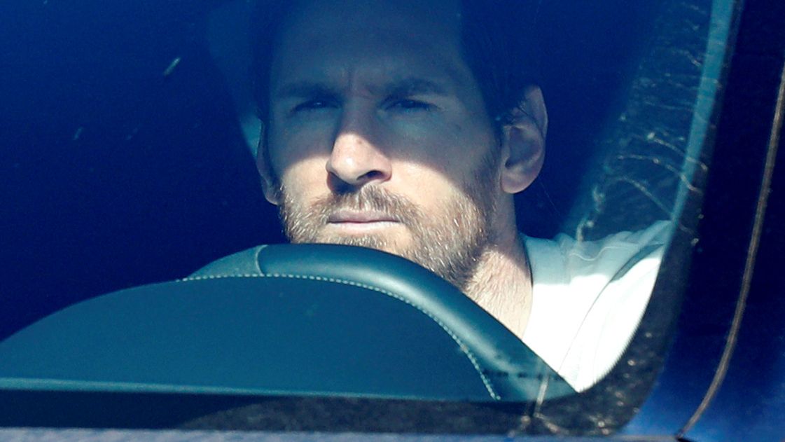 Leo Messi llegando a la Ciudad Deportiva Joan Gamper para someterse a las pruebas de Covid-19