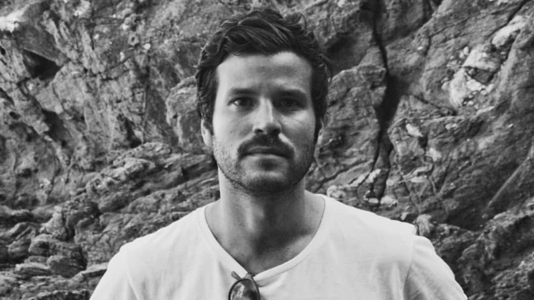 El cantante ha demostrado que, según le comunicó Shine, TVE tomó la última decisión.