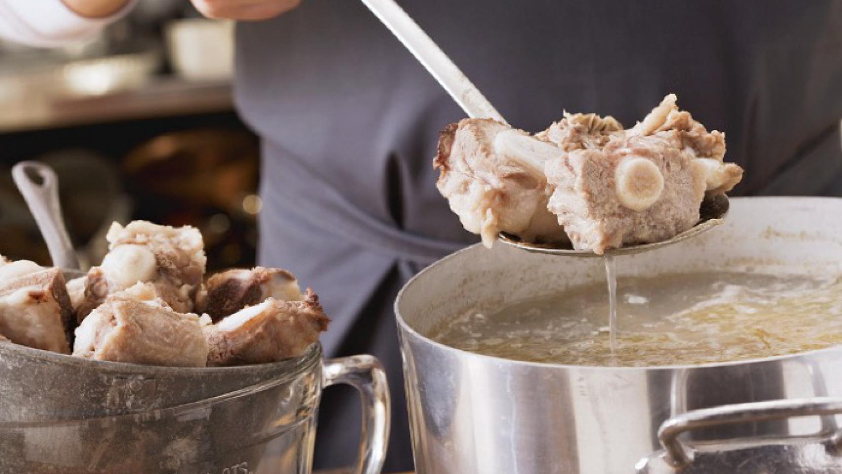 Caldo de huesos de vaca.