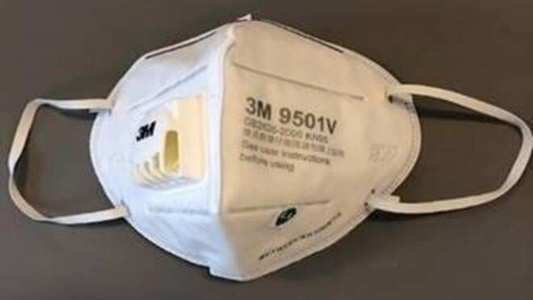 Una mascarilla falsificada de las que se están vendiendo en España