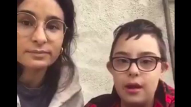 Miriam y Rafa en el vídeo que se ha hecho viral.