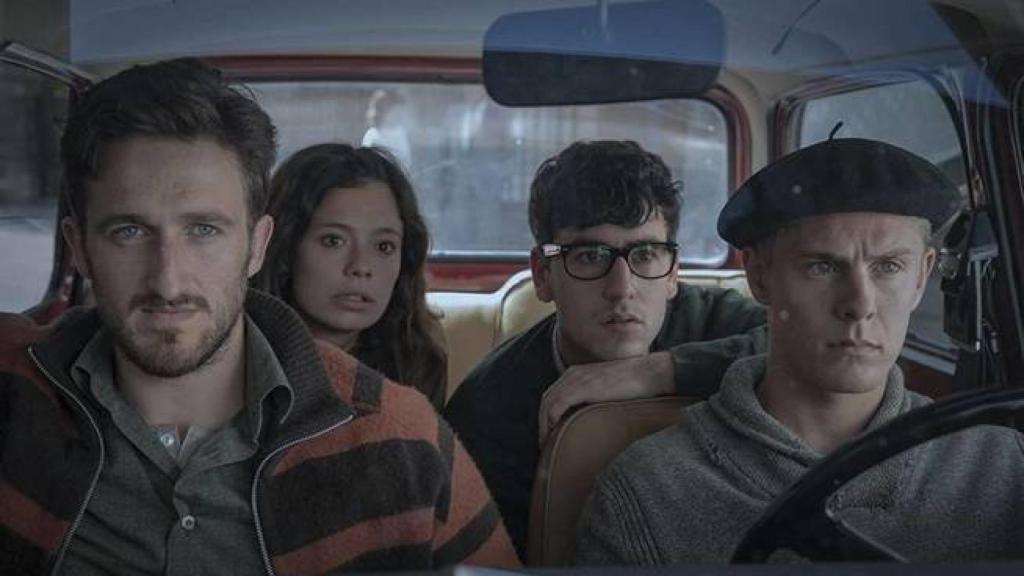 Joan Amargós, Anna Castillo, Àlex Monner y Patrick Criado en 'La línea invisible'. (Movistar).