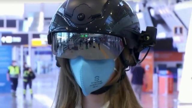 Casco con gafas infrarrojas