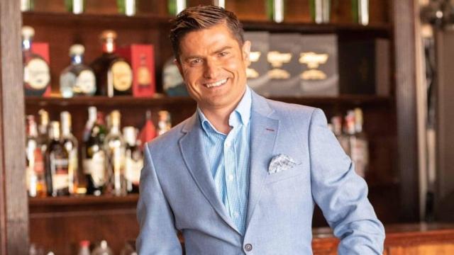 Alfonso Merlos protagoniza su primera portada en la cabecera rosa más veterana.