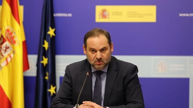 El ministro de Transportes, José Luis Ábalos, en una reunión telemática en su Ministerio.