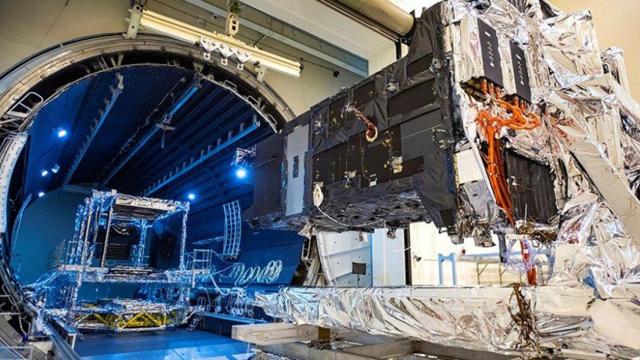 El satélite SBIRS GEO-5 de la Fuerza Espacial de los Estados Unidos.