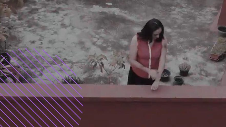 Un fotograma del vídeo.
