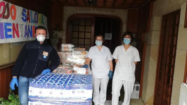 Donación a una de las residencias de mayores en Galicia