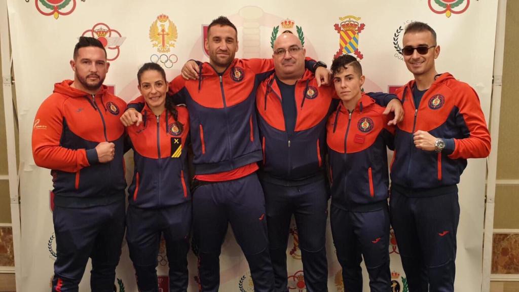 Diego Uceta (quinta persona), junto a otros integrantes del combinado español