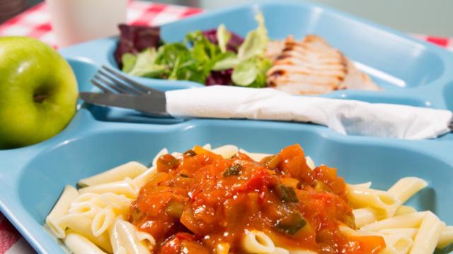 Nuevos menús para los alumnos vulnerables de los colegios madrileños.