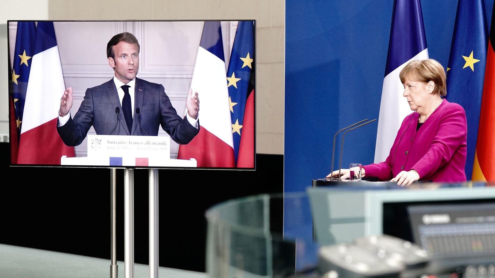 Emmanuel Macron, durante la rueda de prensa virtual de este lunes con Angela Merkel