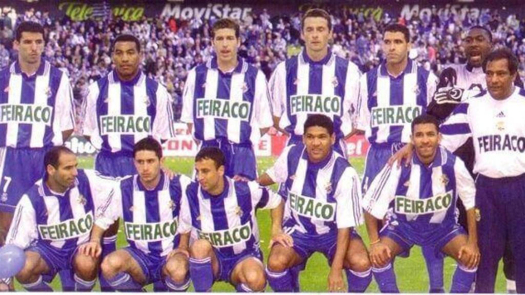 La plantilla del Deportivo, durante la temporada 1999/2000