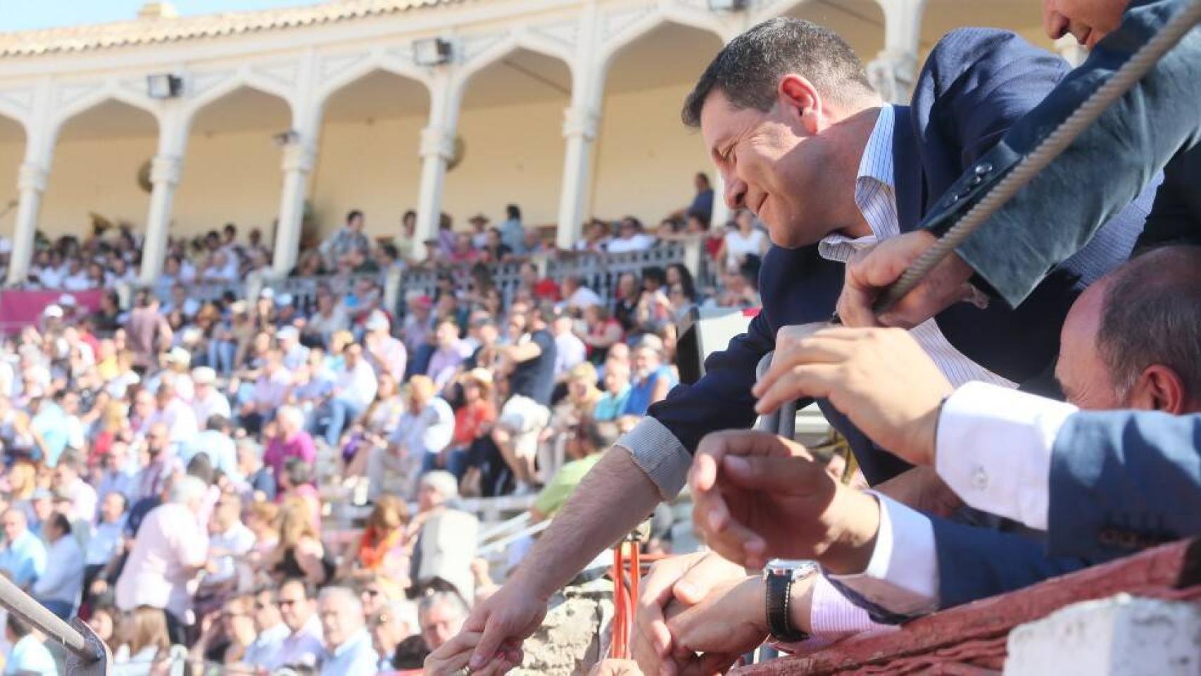 García-Page en una corrida benéfica celebrada en Albacete en 2016