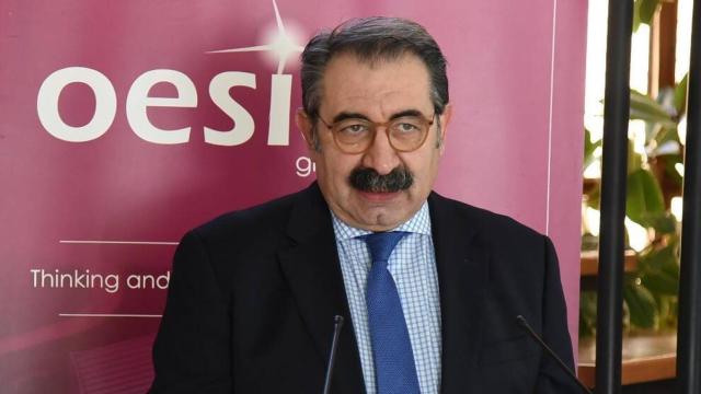 Jesús Fernández Sanz, consejero de Sanidad, este miércoles en las instalaciones de Tecnobit (Foto: JCCM)