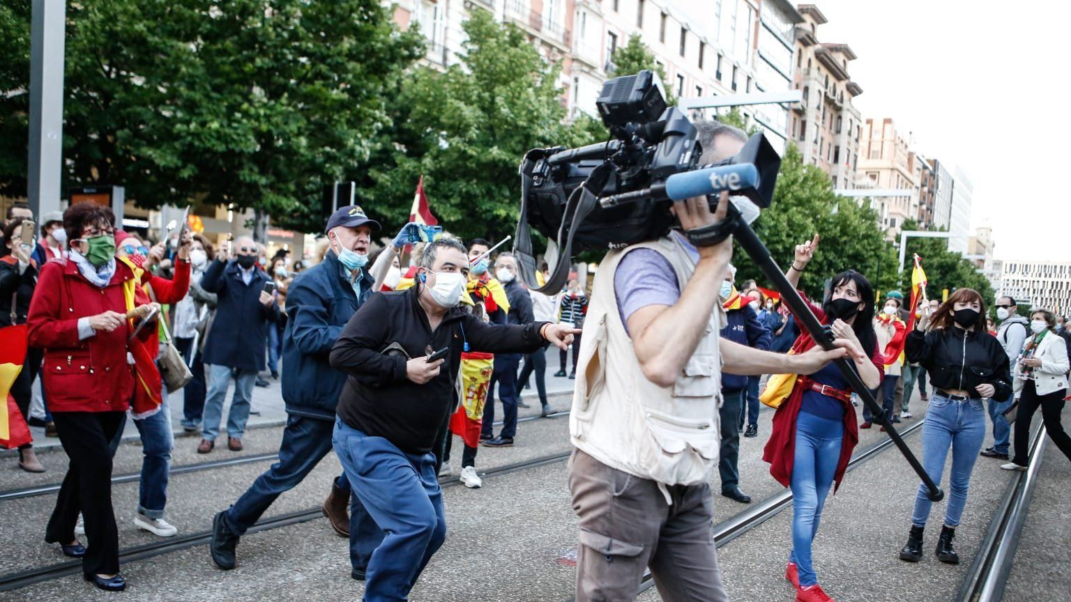 Los agresores increparon al cámara durante la manifestación del sábado.