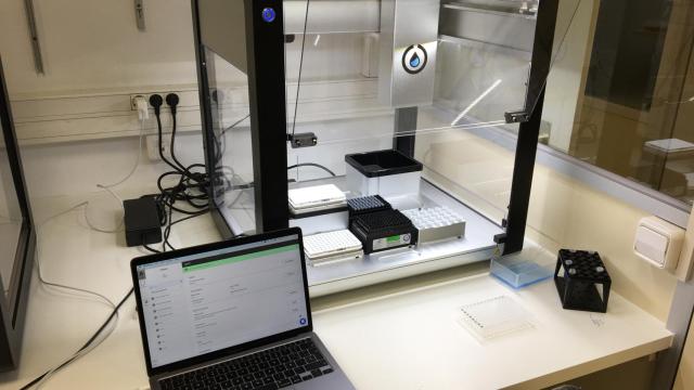 Una de las estaciones del proyecto CovidRobots.