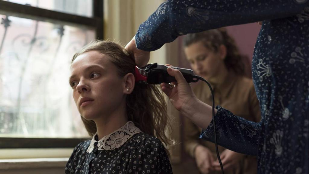 Shira Haas en uno de los momentos más emocionantes de Unorthodox.