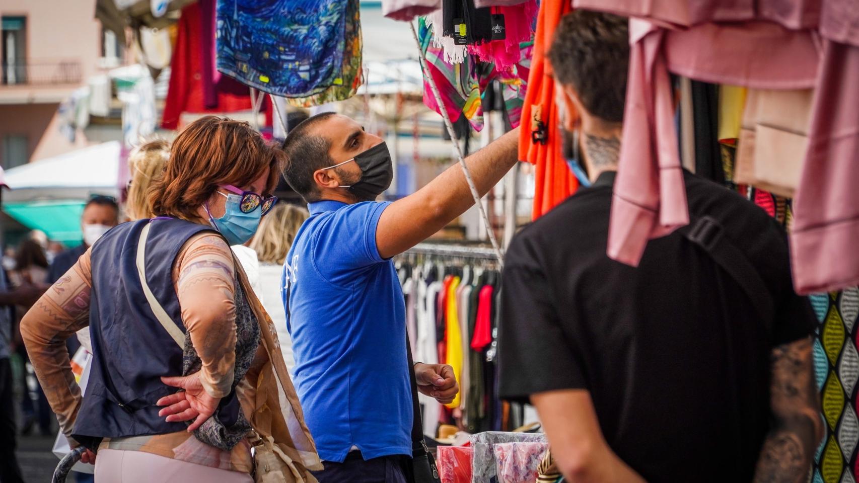 Mercadillo al aire libre.
