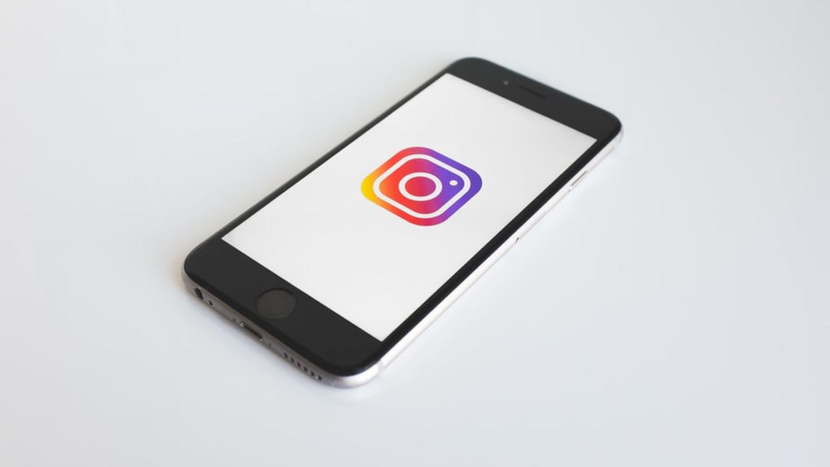 Logo de Instagram en un móvil.