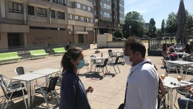 La concejala de Ciudadanos, Mónica Martínez, y el presidente de la asociación de vecinos de Matogrande, Esteban Velasco