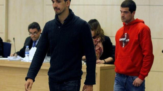 Iñigo Gutiérrez Carrillo (derecha) durante un juicio en la Audiencia Nacional.