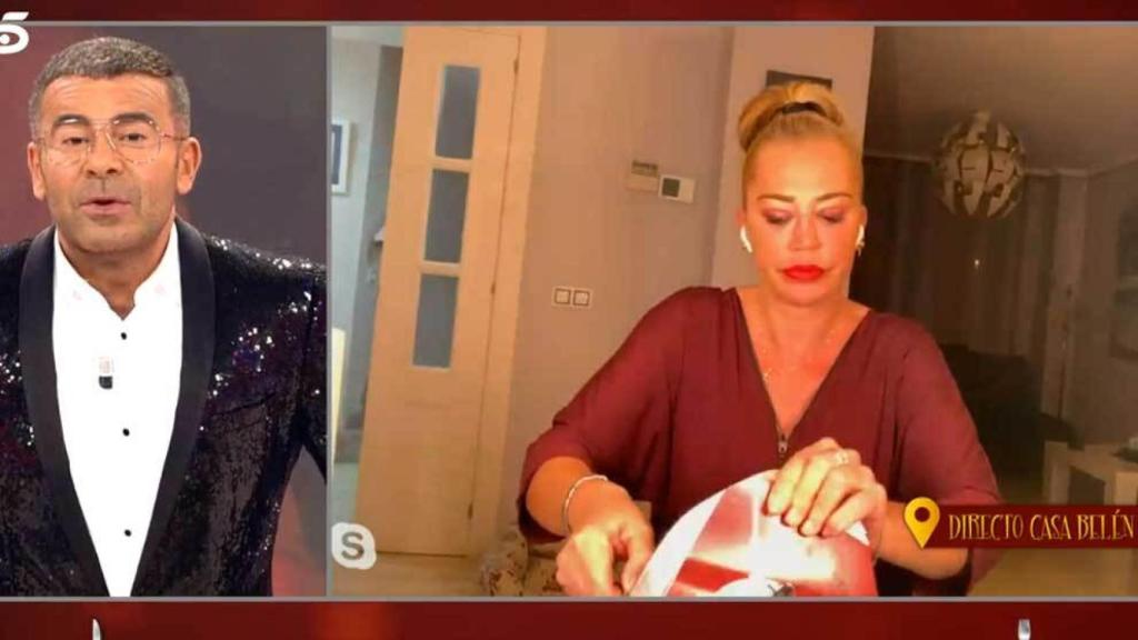 Jorge Javier Vázquez charla con Belén Esteban en 'La última cena' (Telecinco).