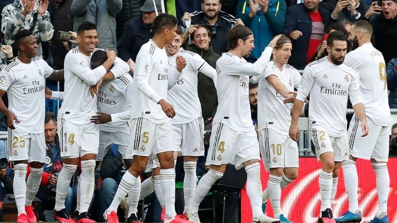 Los jugadores del Real Madrid celebran un gol