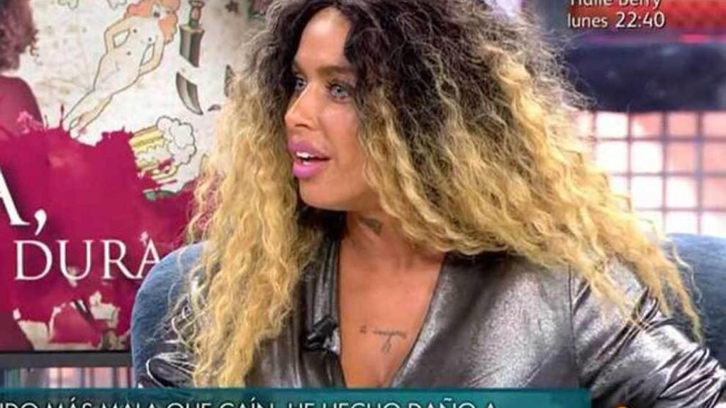 Yiya, tras su salida de 'Supervivientes', visitó el plató de Telecinco.