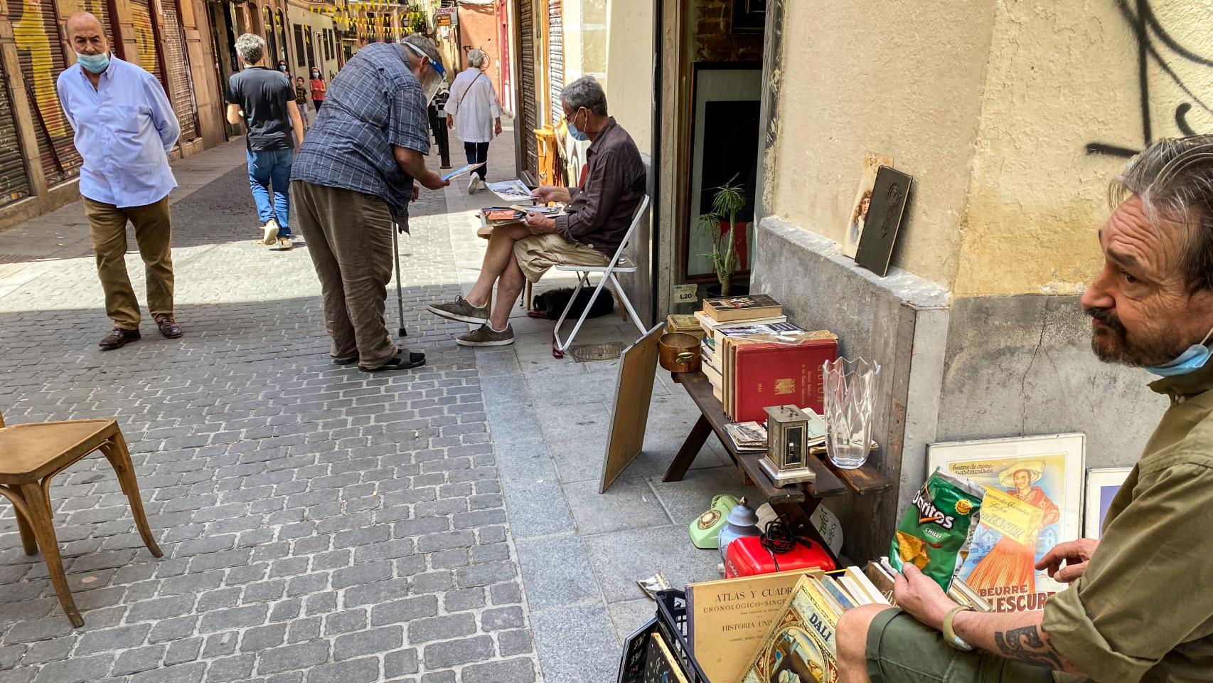 Los madrileños vuelven al Rastro