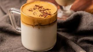 Dalgona, el café espumoso fácil que triunfa para refrescarte el verano