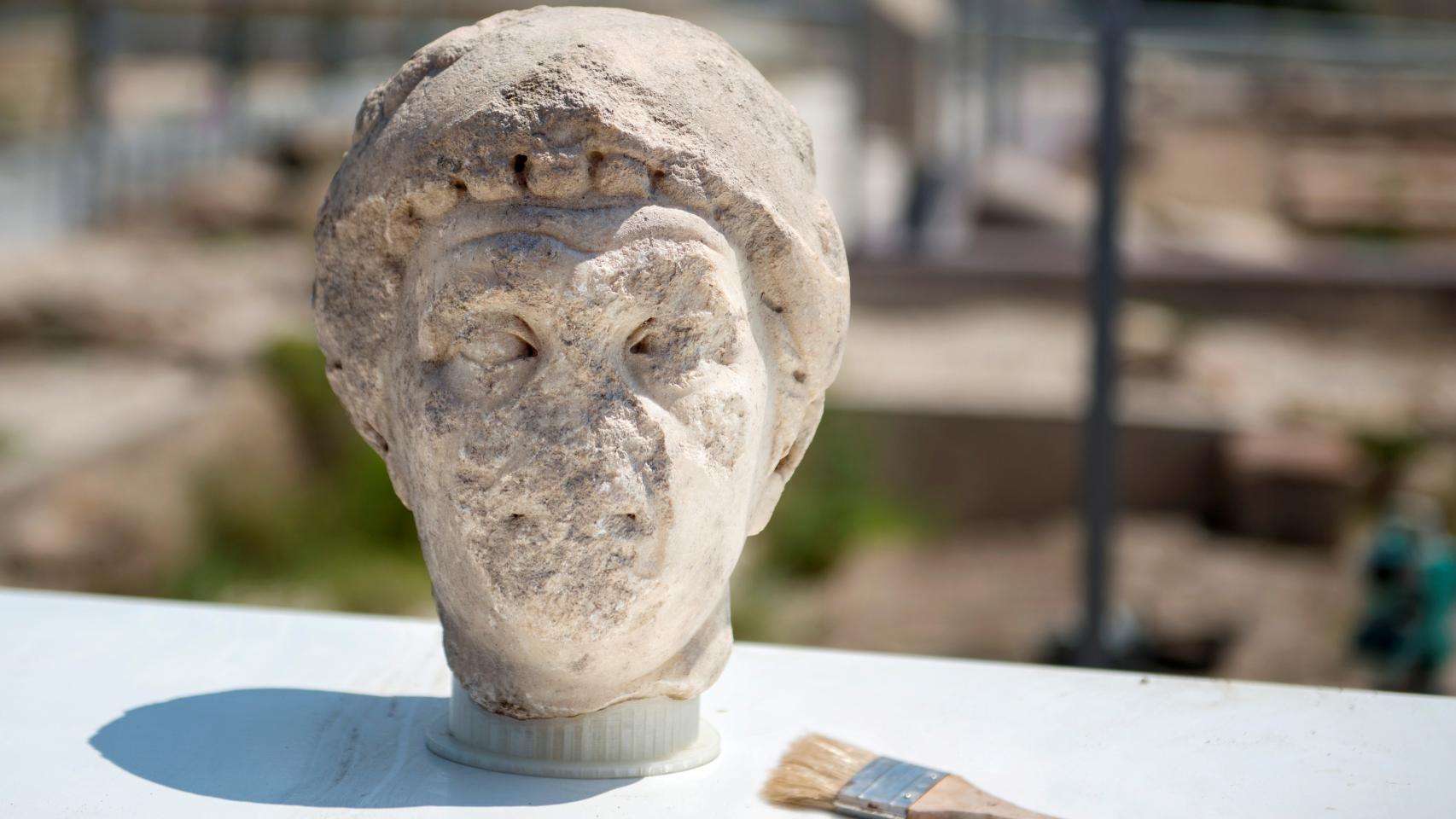 Busto del siglo I que ha salido a la luz en unas excavaciones realizadas en el yacimiento iberorromano de Cástulo situado a cinco kilómetros de Linares (Jaén).