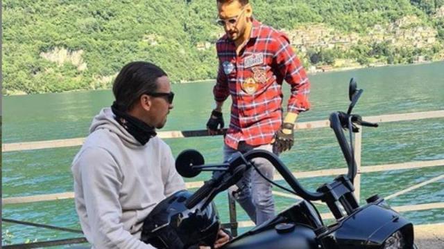 Zlatan Ibrahimovic con su motocicleta