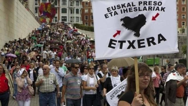 Manifestación a favor del acercamiento de los etarras condenados en prisión.