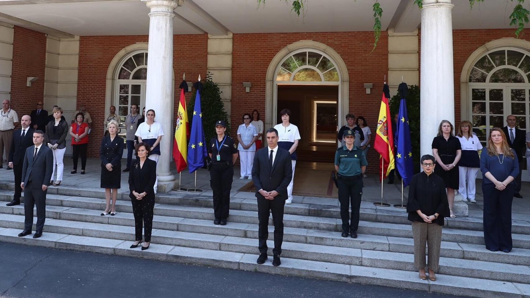 Minuto de silencio en La Moncloa.