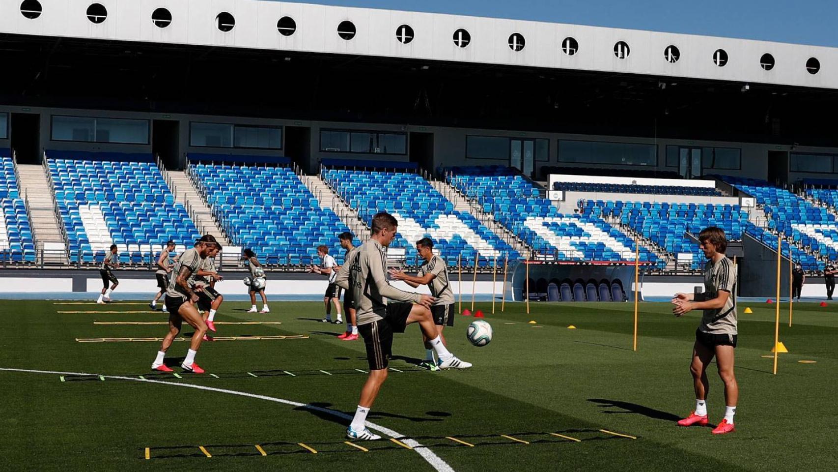 El Real Madrid entrena en el estadio Alfredo Di Stéfano