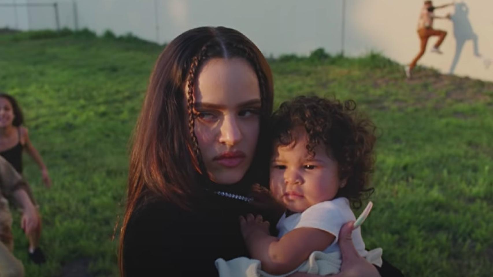 Rosalía en su nuevo videoclip dirigido por Canadá.