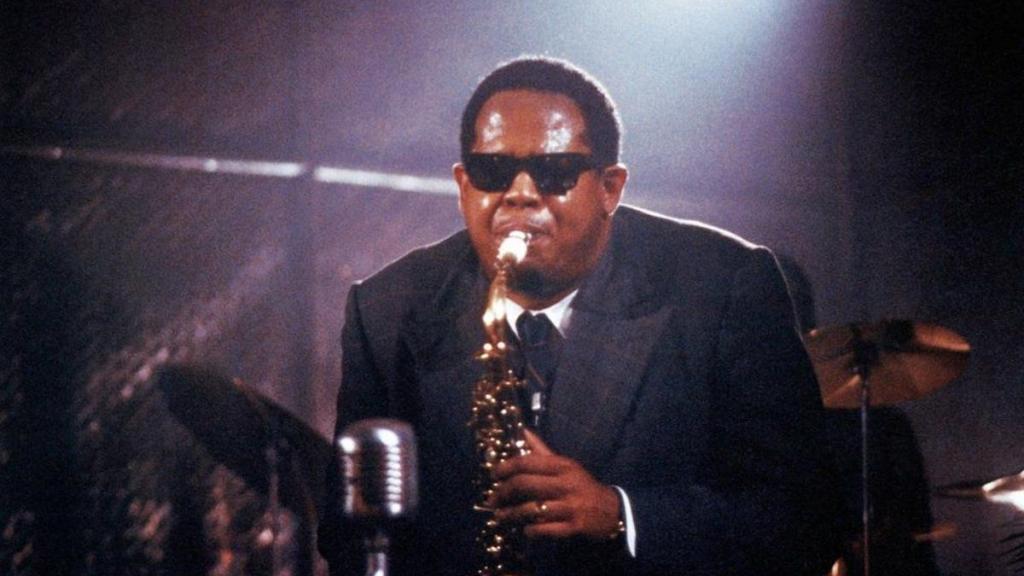 Forest Whitaker como Charlie Parker.